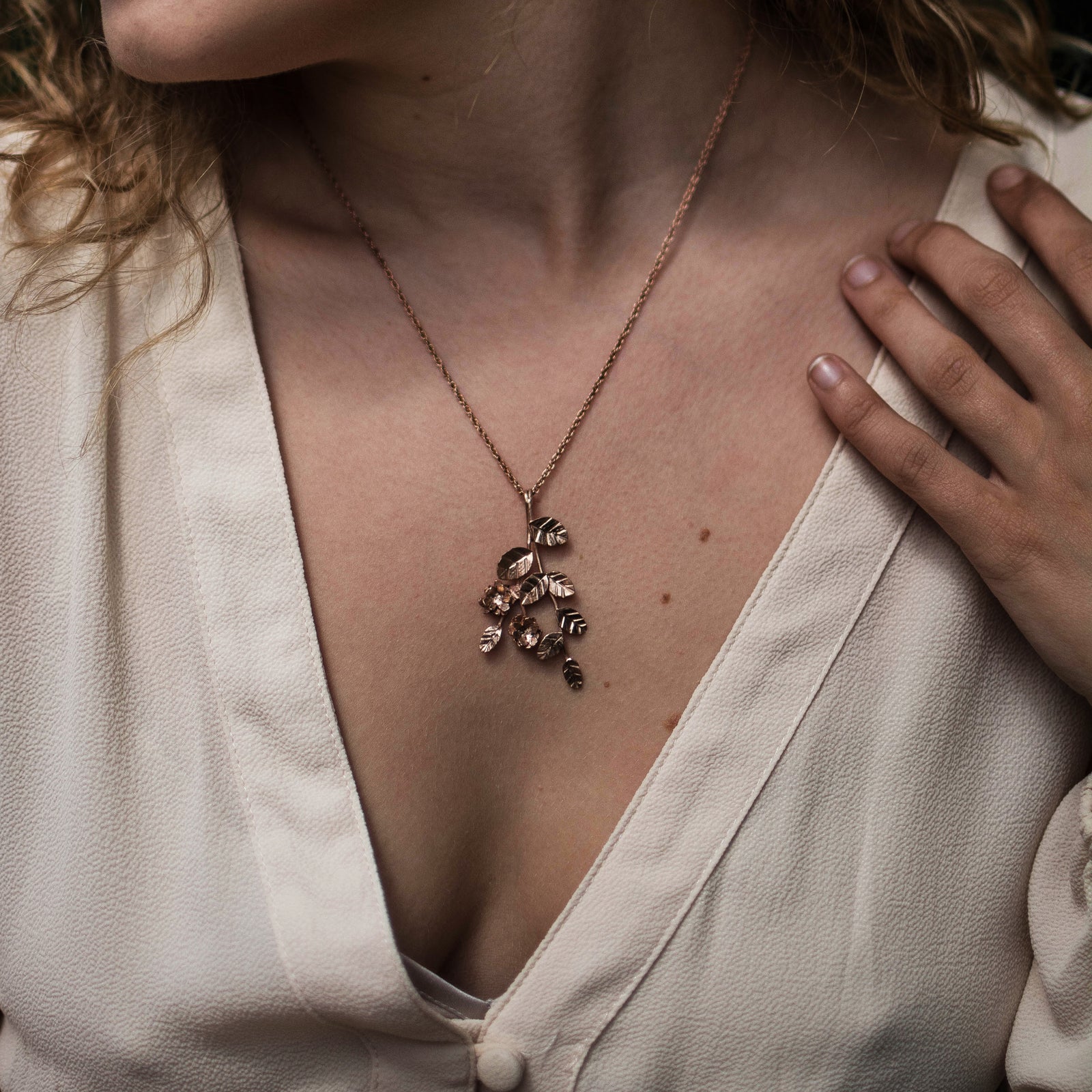 Rose gold flowers and leaves necklace